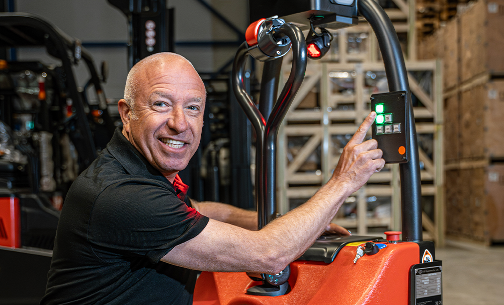 Zo leer je de bediening van je nieuwe EP Equipment heftruck, stapelaar of pallettruck écht kennen